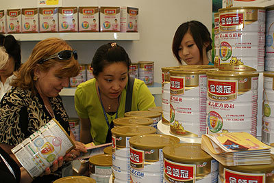 伊利世博牛奶亮相國際食品展，農(nóng)場到餐桌的生態(tài)自信引關(guān)注